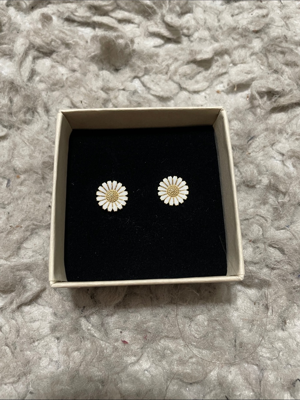 Daisy Floral Stud Earrings in White and Gold